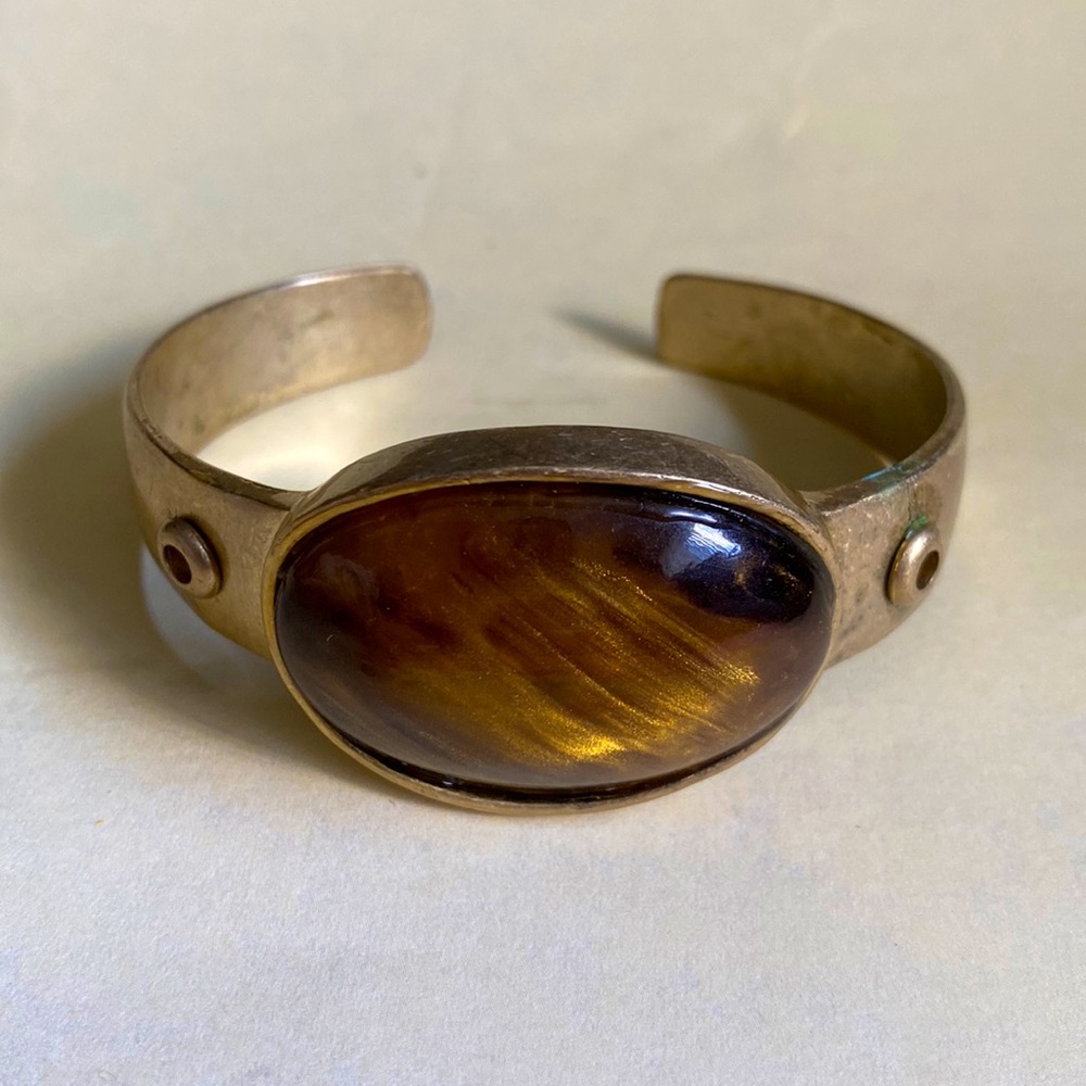 Beautiful Goldtone Vintage Large Single Tiger Eye Cuff Brass Bracelet. Preowned.
